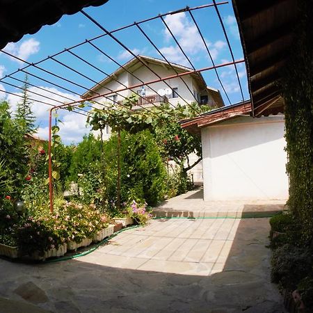 Hotel Atanasovi House à Shkorpilovtsi Extérieur photo