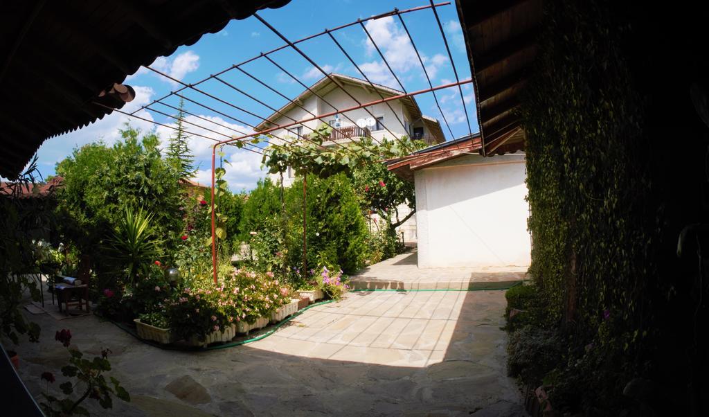 Hotel Atanasovi House à Shkorpilovtsi Extérieur photo