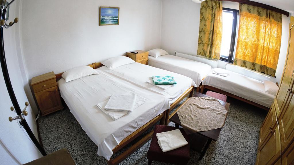 Hotel Atanasovi House à Shkorpilovtsi Extérieur photo